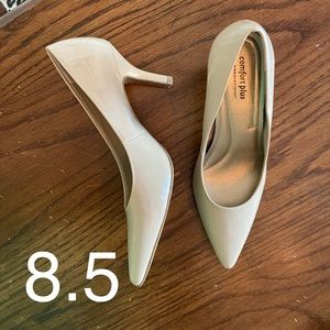 Nude pointed-toe heels